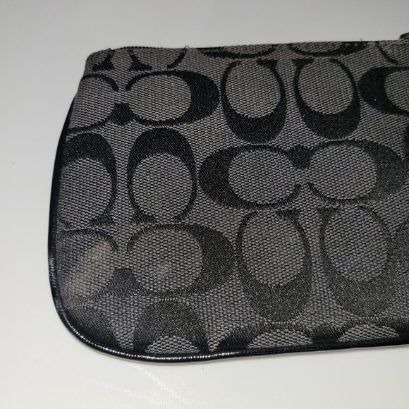 Vintage Coach Signature C Black Wristlet - Picture 6 of 13